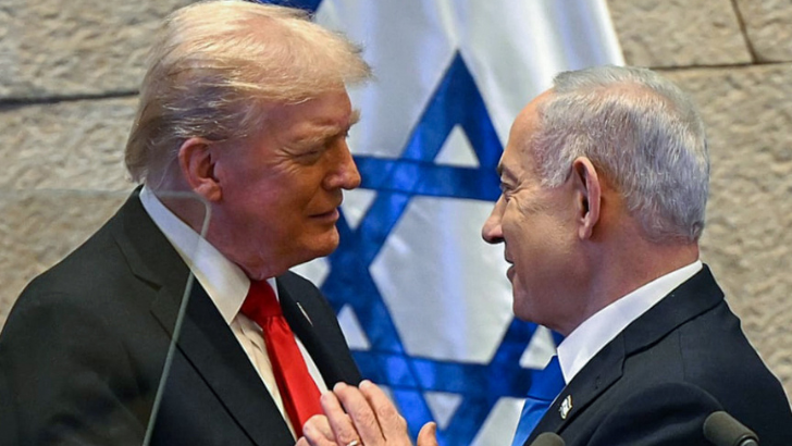 https://salarnews.in/public/uploads/images/newsimages/maannewsimage13102025_221758_Trump at Gaza (1).png